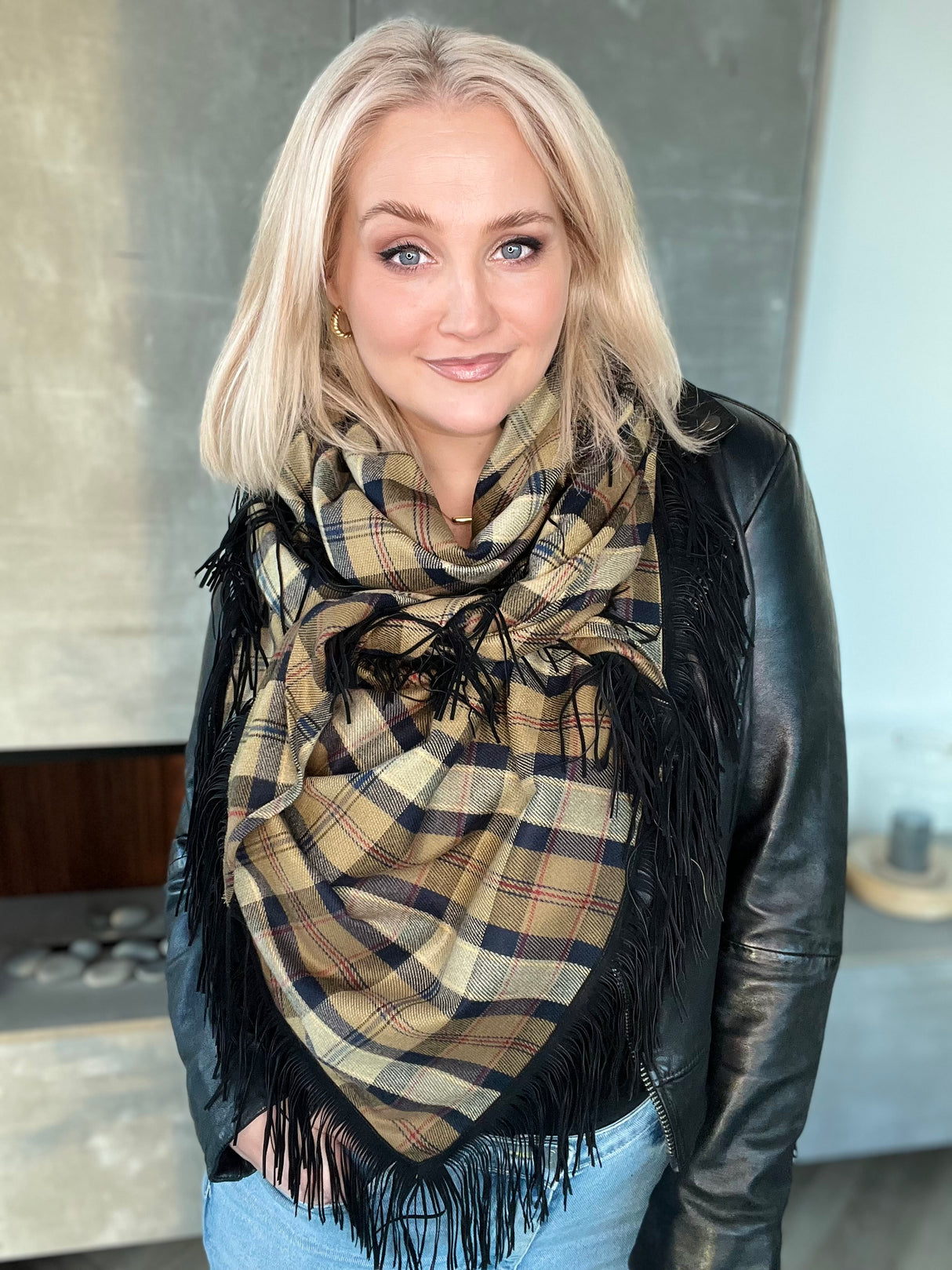 Klútur Brúnn/Grænn köflóttur með kögri