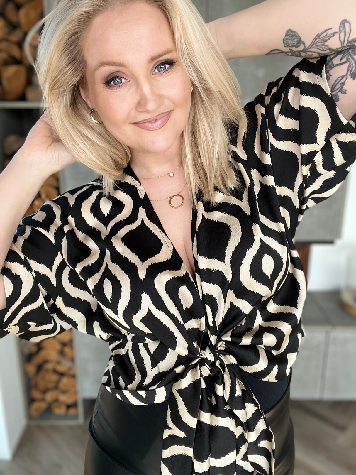 Dögg wrap satin toppur