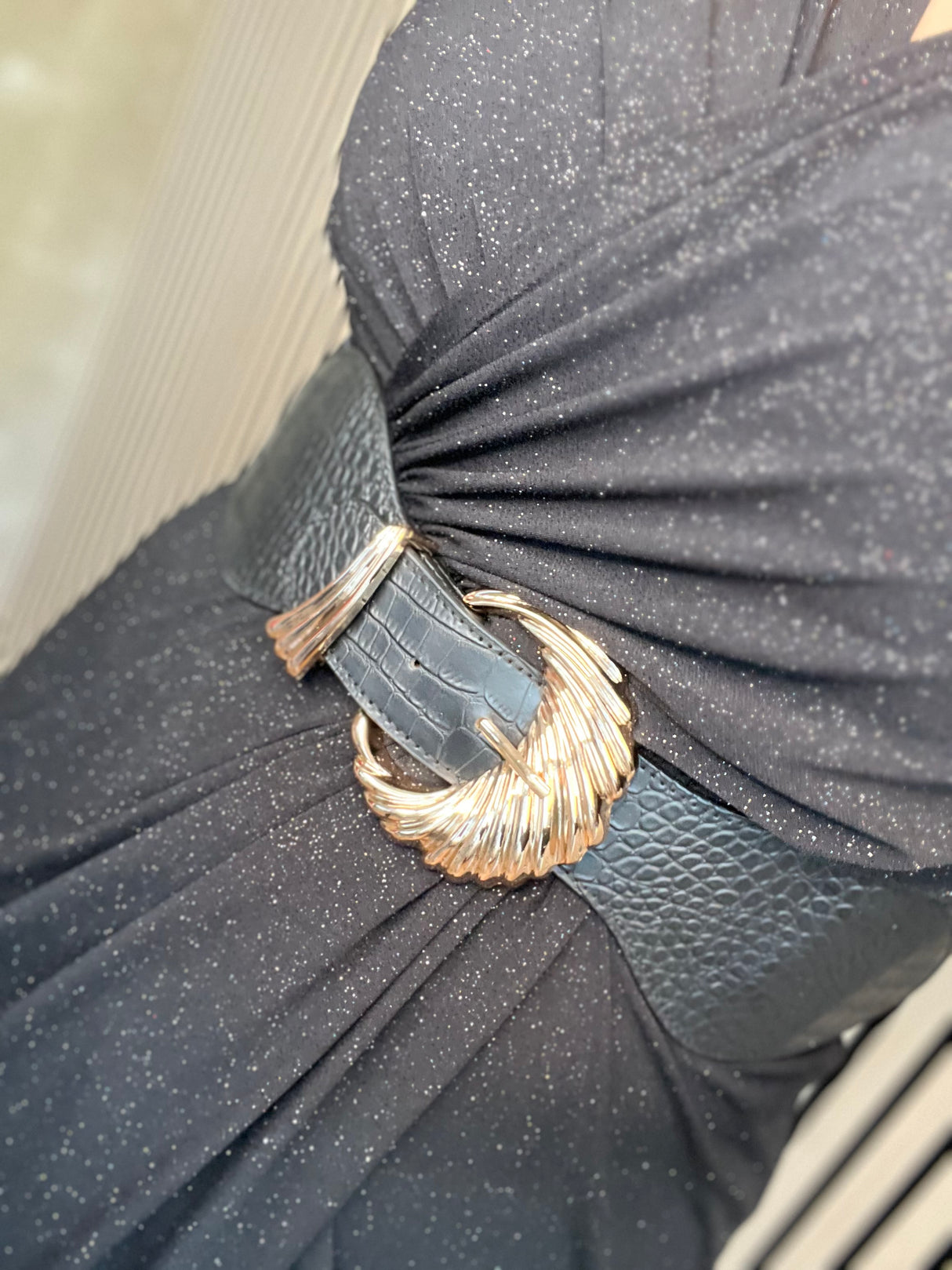 Teygjubelti leðurlíki með skeljasylgju