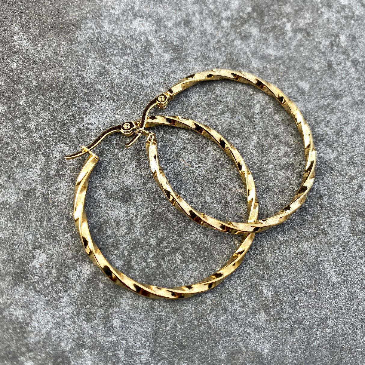 Krista lokkar hringir gylltir snúnir