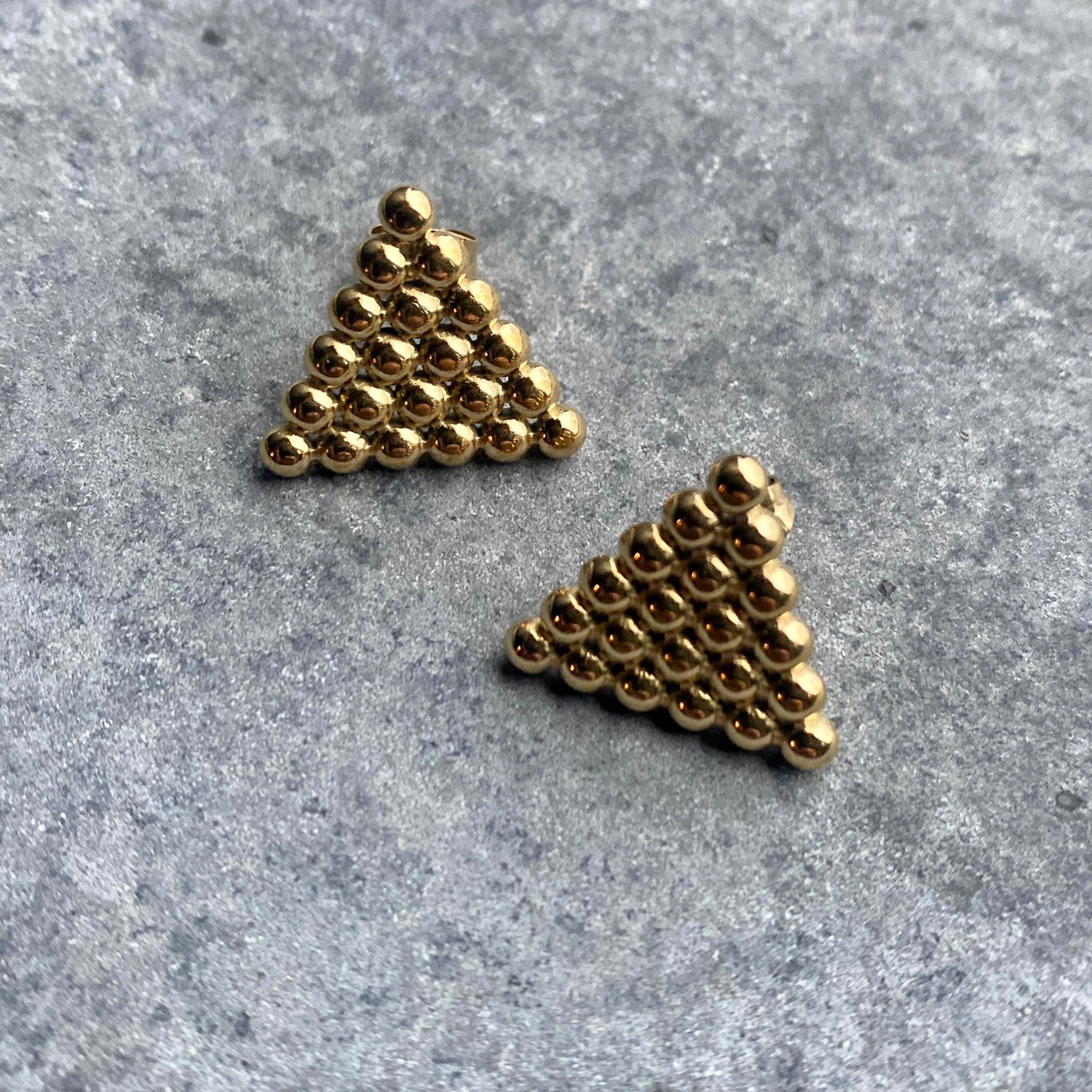 Lokkar þríhyrndir doppu 1,8cm í þvermál