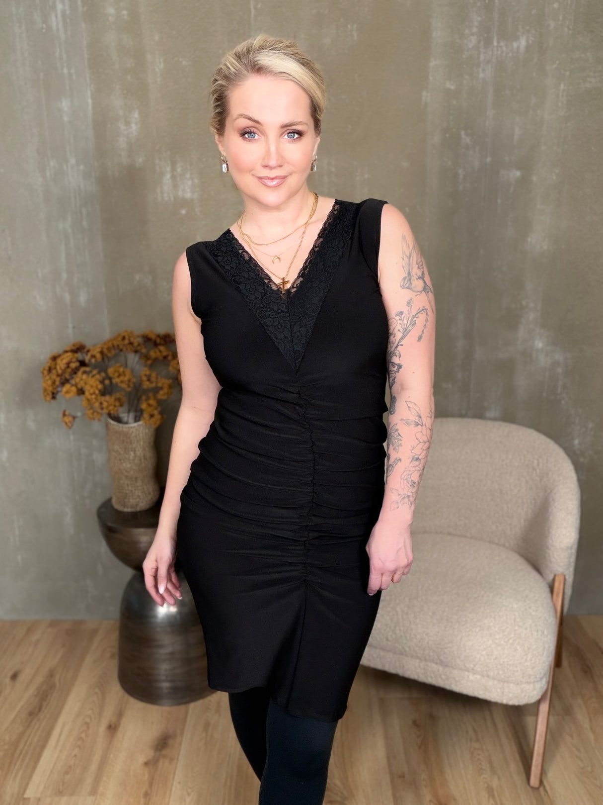 Spjót kjóll sv ermalaus