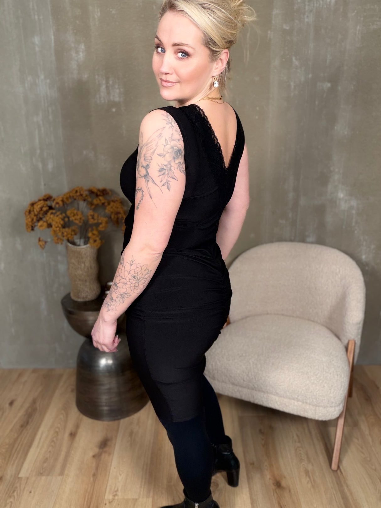 Spjót kjóll sv ermalaus