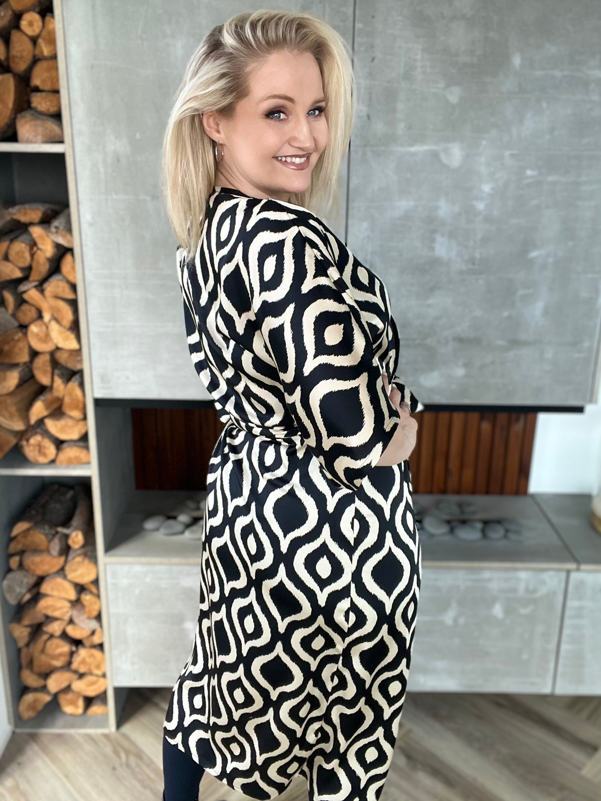 Dögg wrap satin kjóll