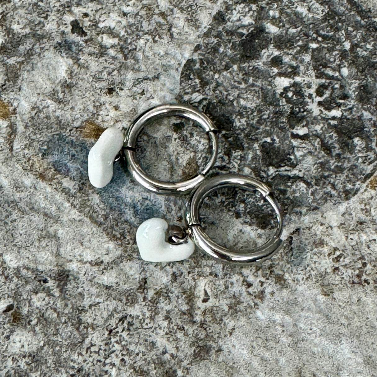 Krista- Dangle lokkar með enamel hjarta, Silfur