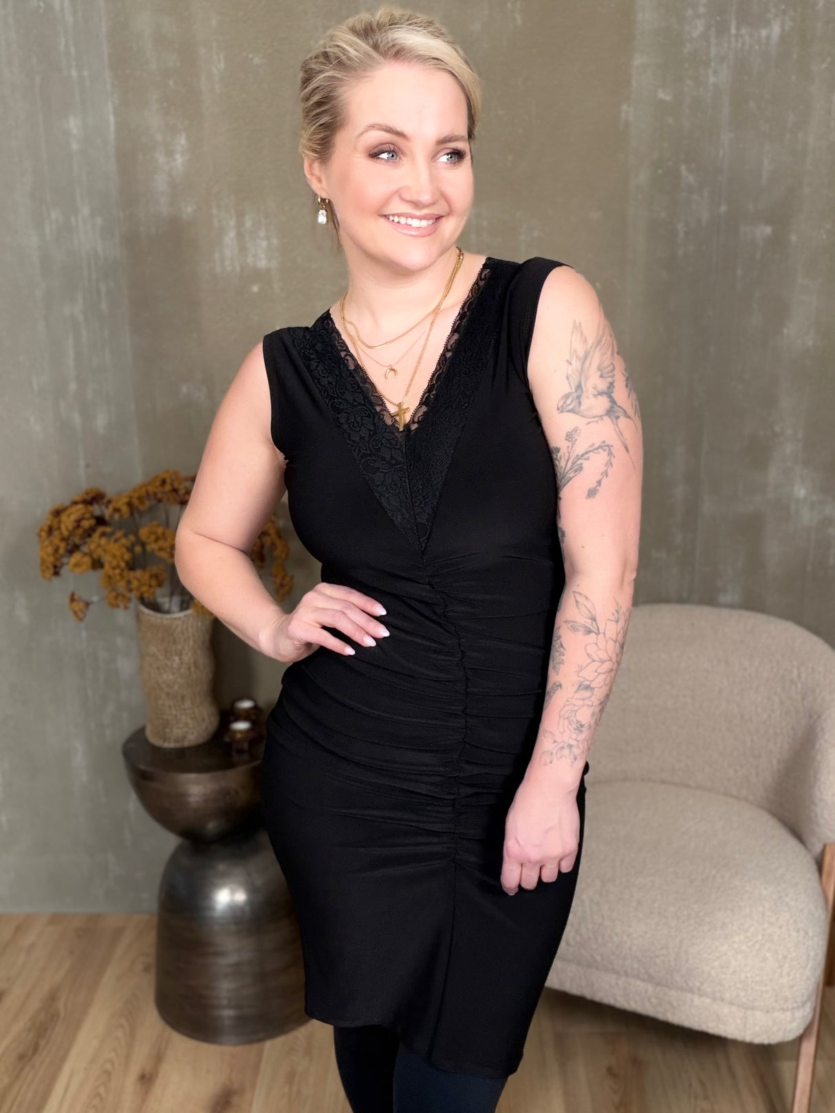 Spjót kjóll sv ermalaus