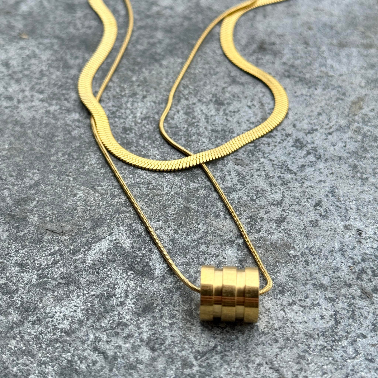 Hálsmen með tvöfaldri keðju