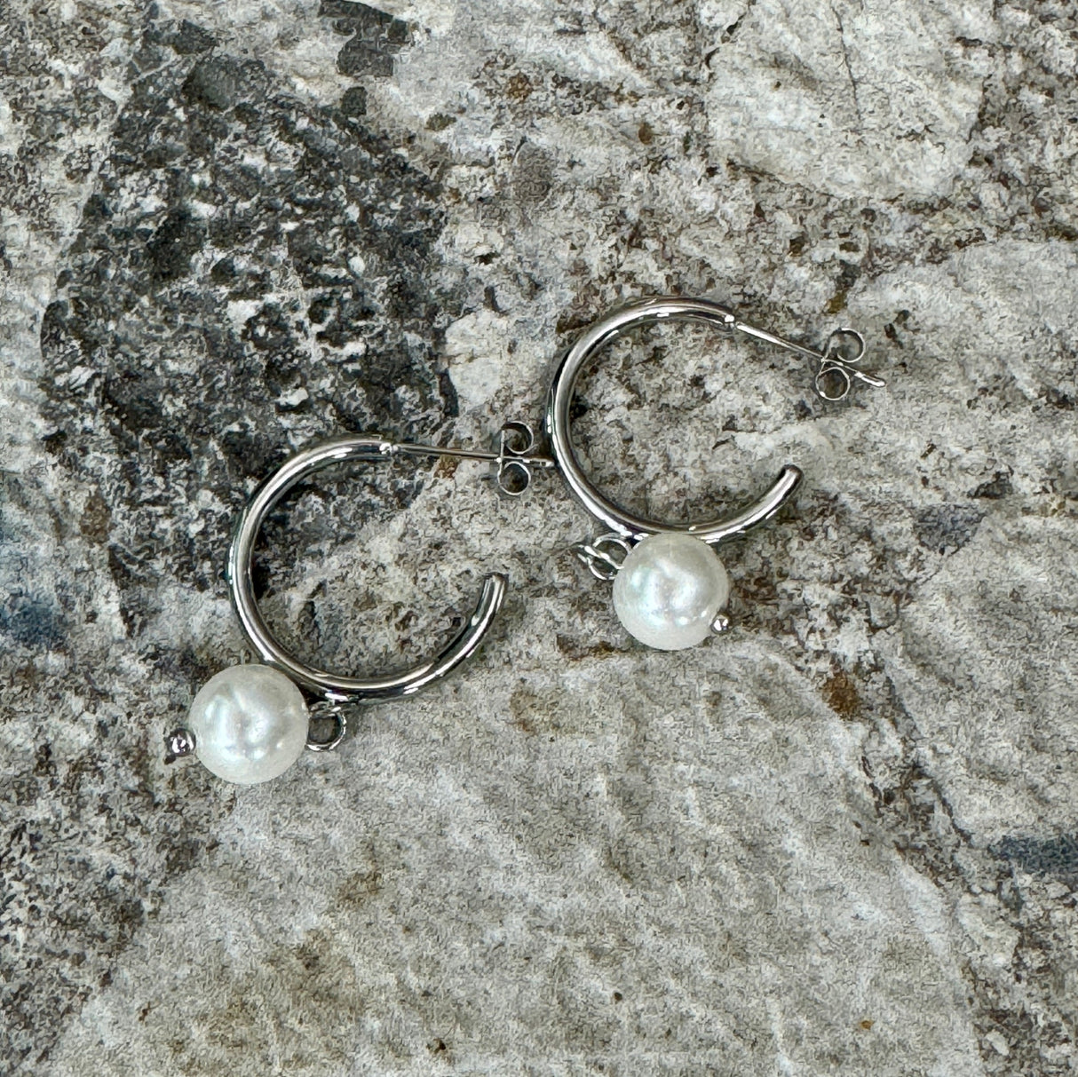 Krista- Dangle Perlulokkar með festingu