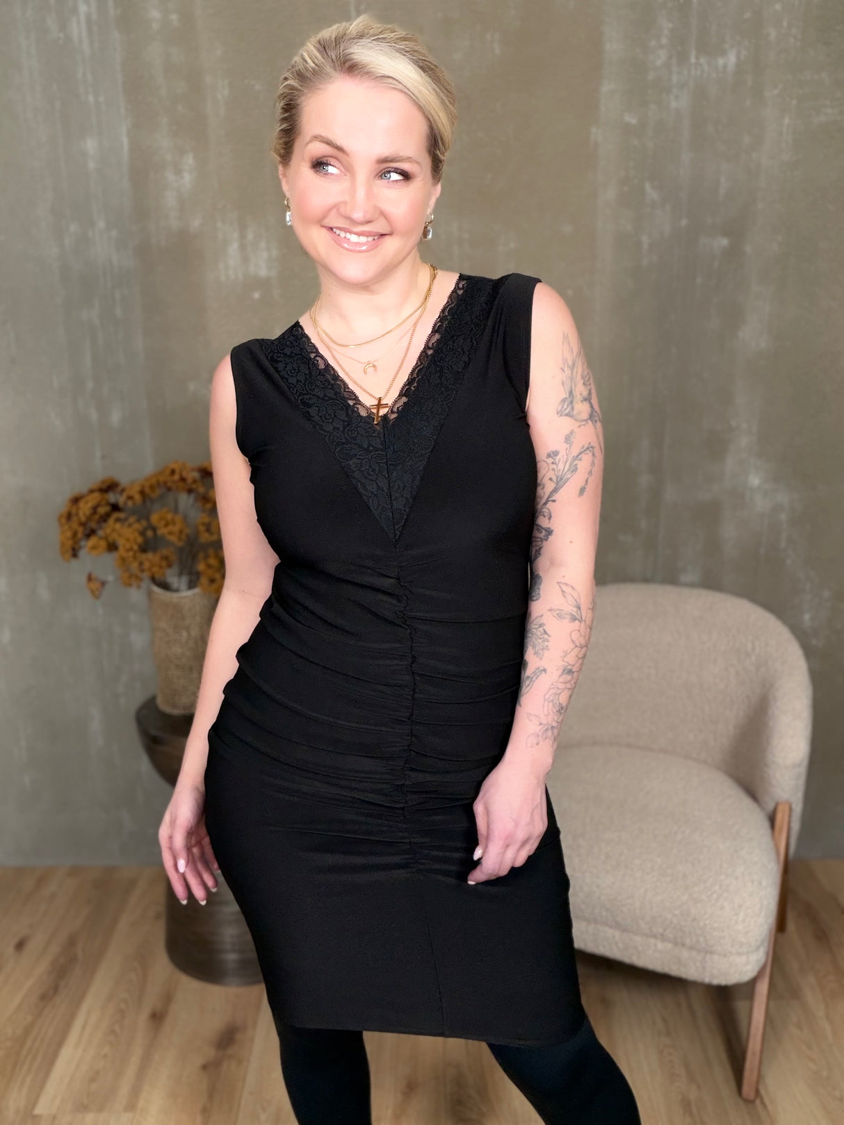 Spjót kjóll sv ermalaus