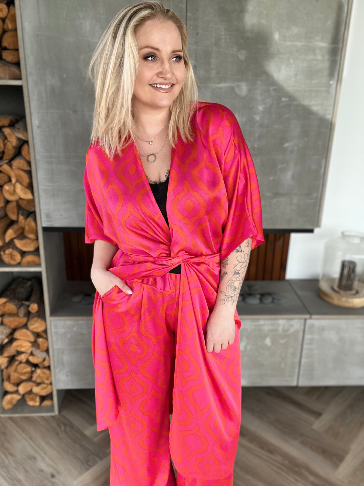 Dögg wrap satin kjóll