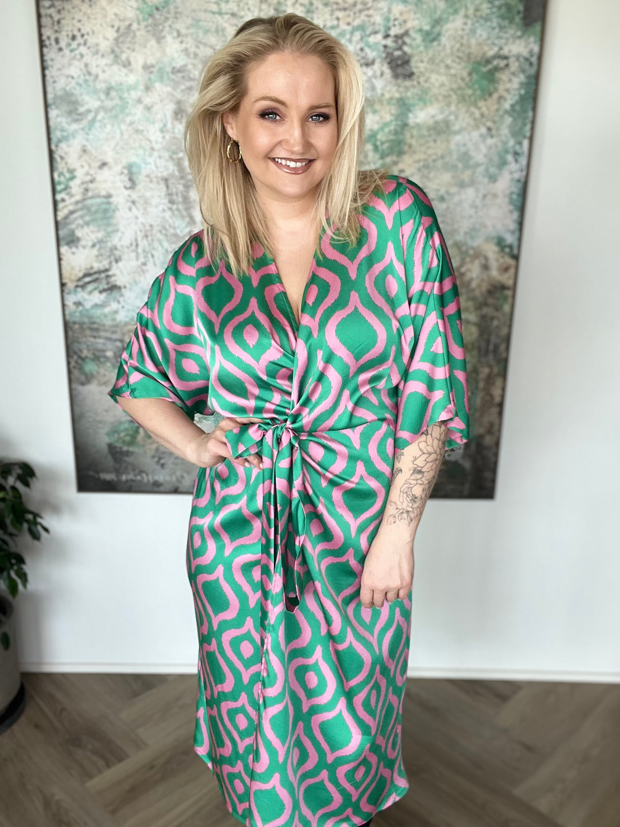 Dögg wrap satin kjóll