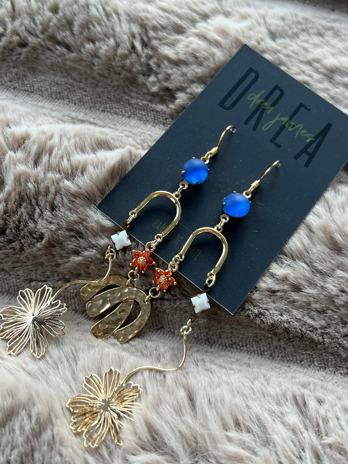 Lokkar DREA - engin tvö pör eins!