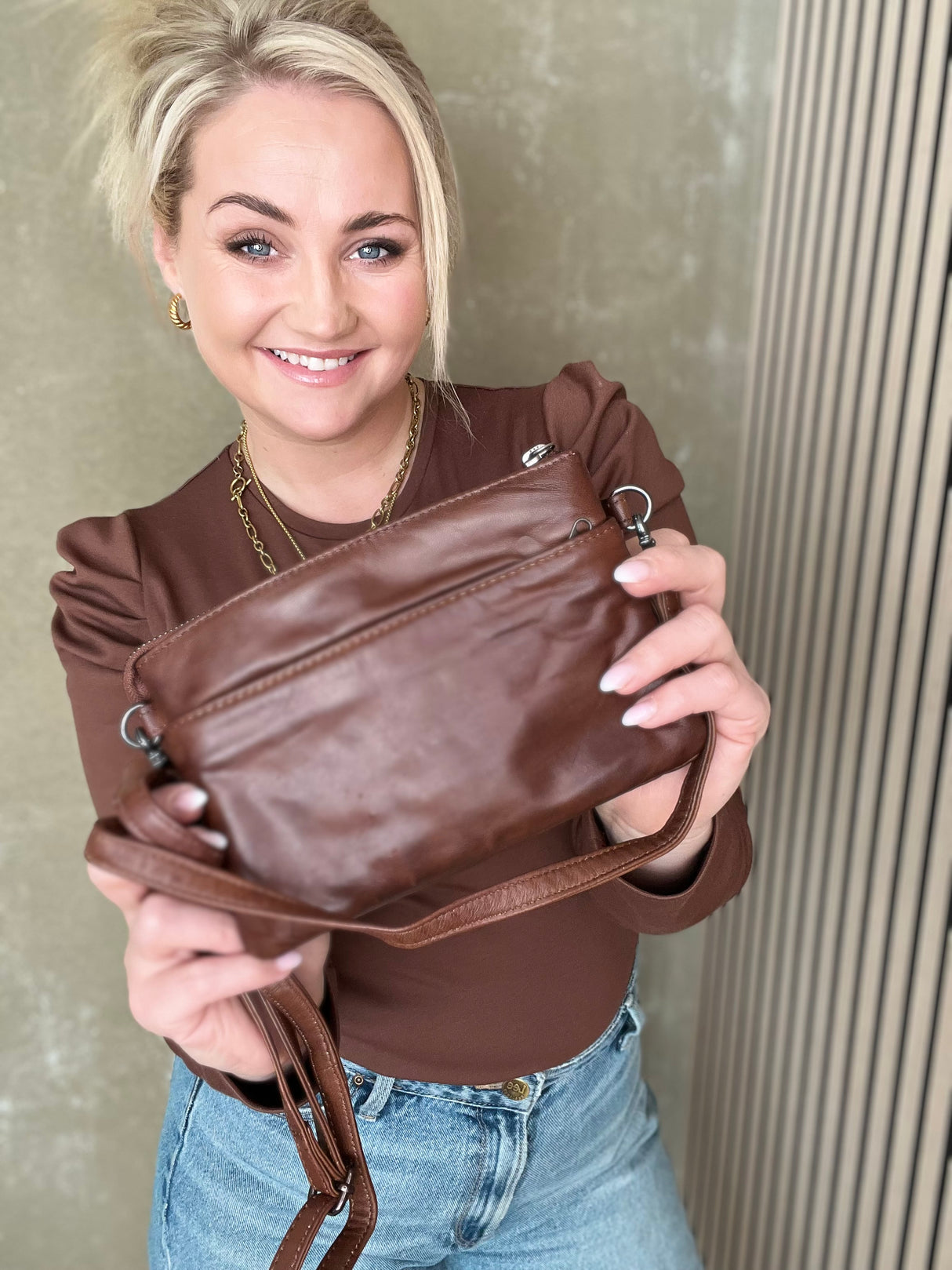 Crossbody taska með mörgum hólfum