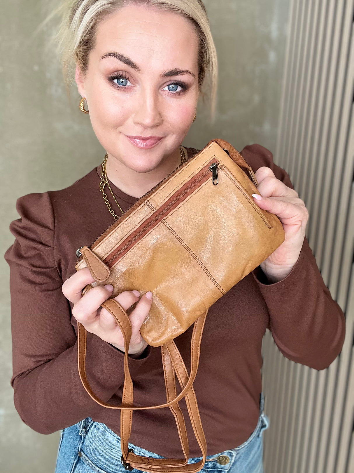Crossbody taska með mörgum hólfum