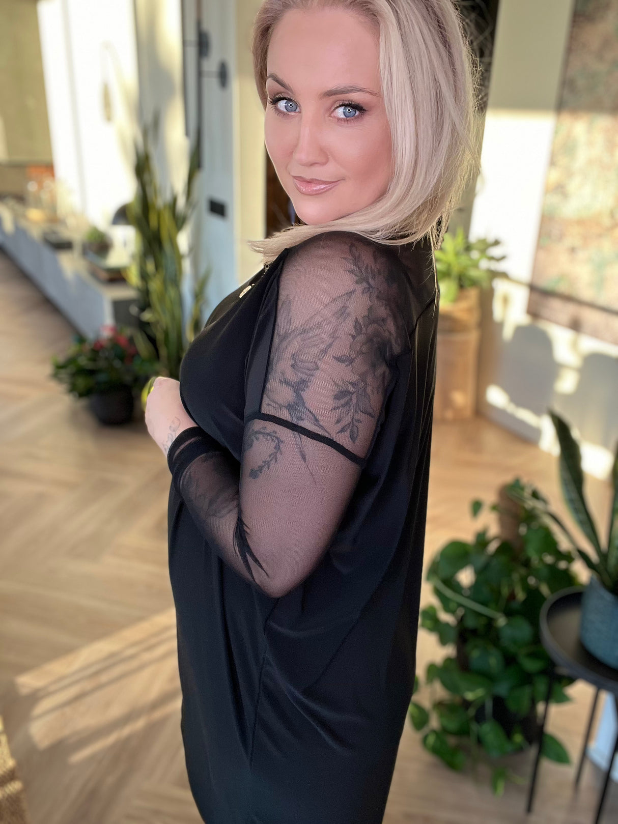 Brim síður V-hálsmál svartur/mesh