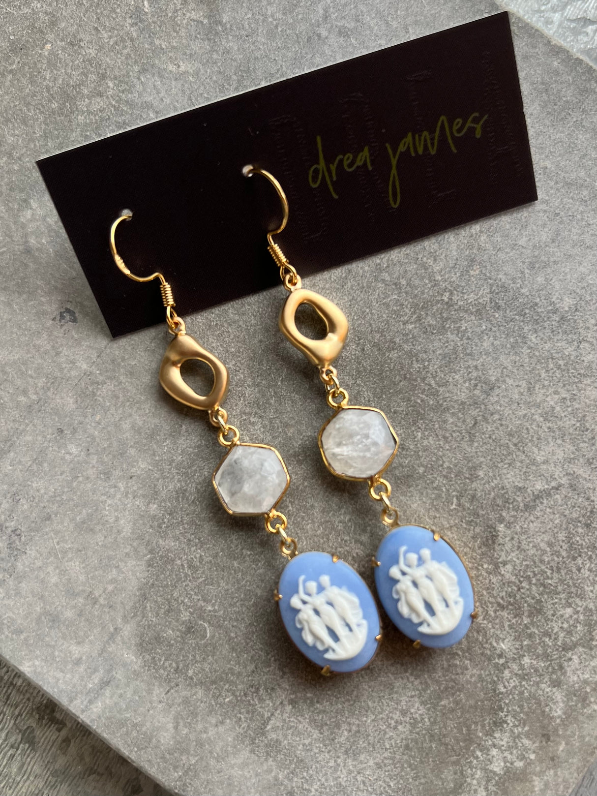 Lokkar DREA - engin tvö pör eins!