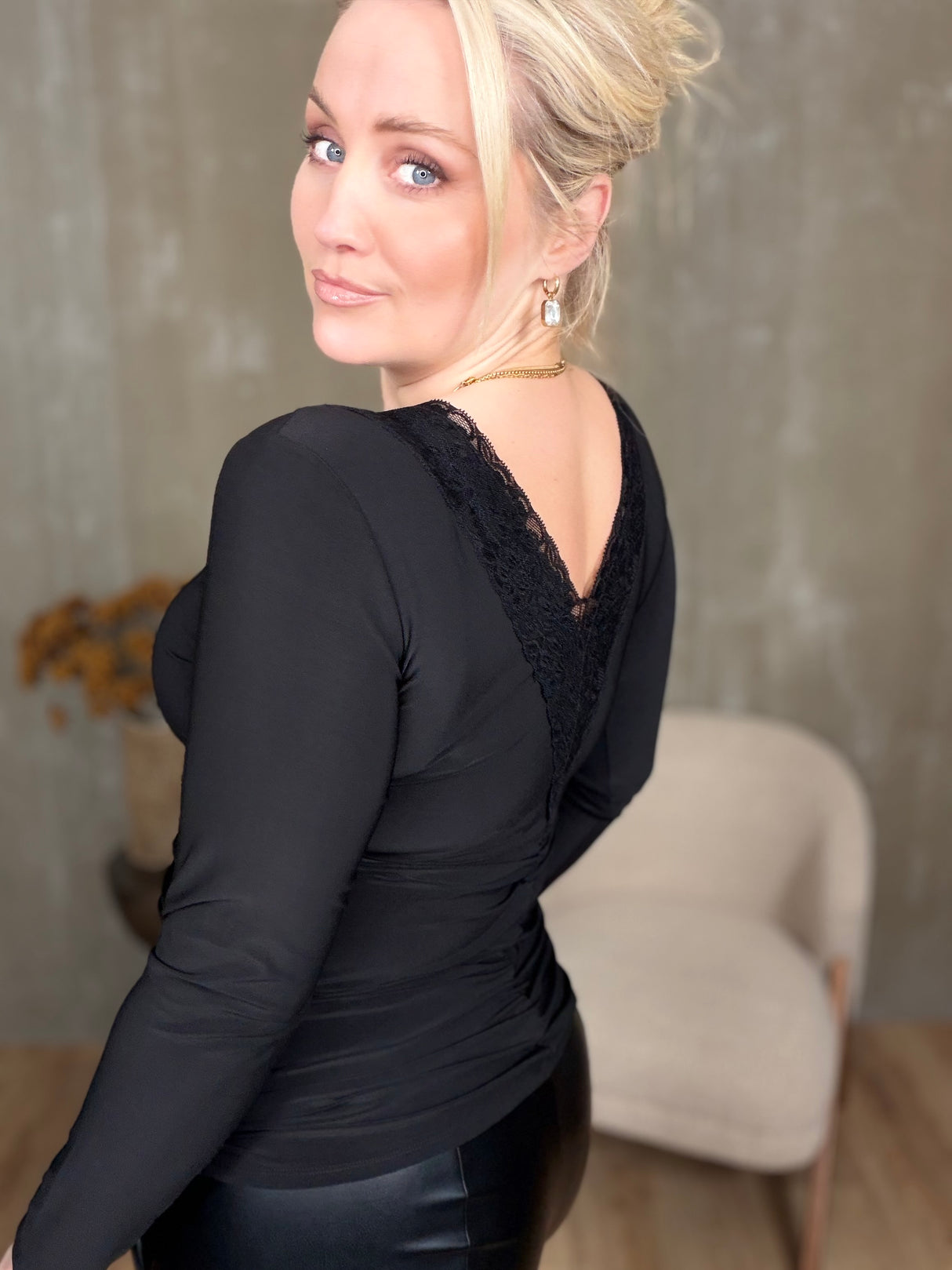 Spjót toppur svartur