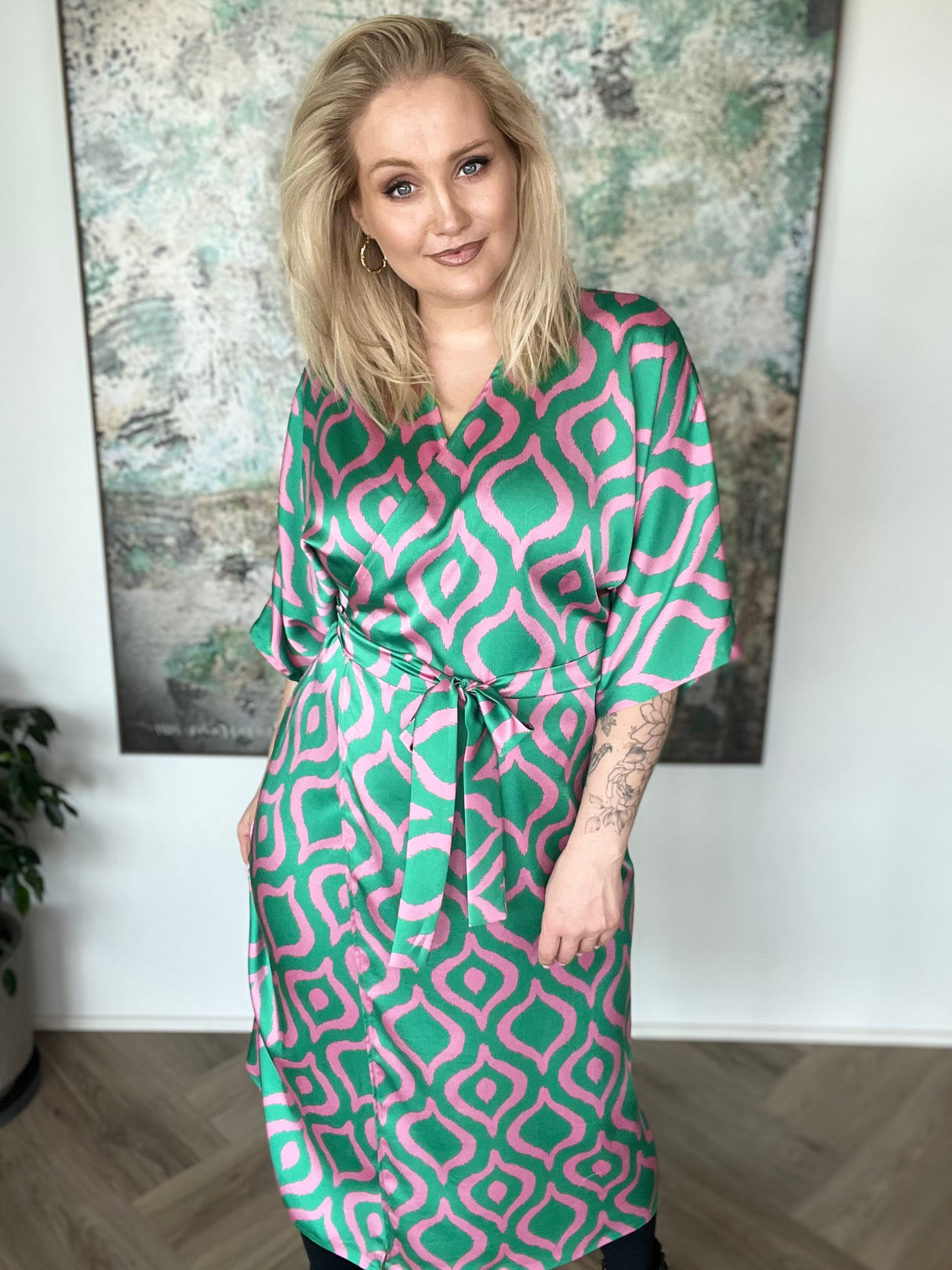 Dögg wrap satin kjóll