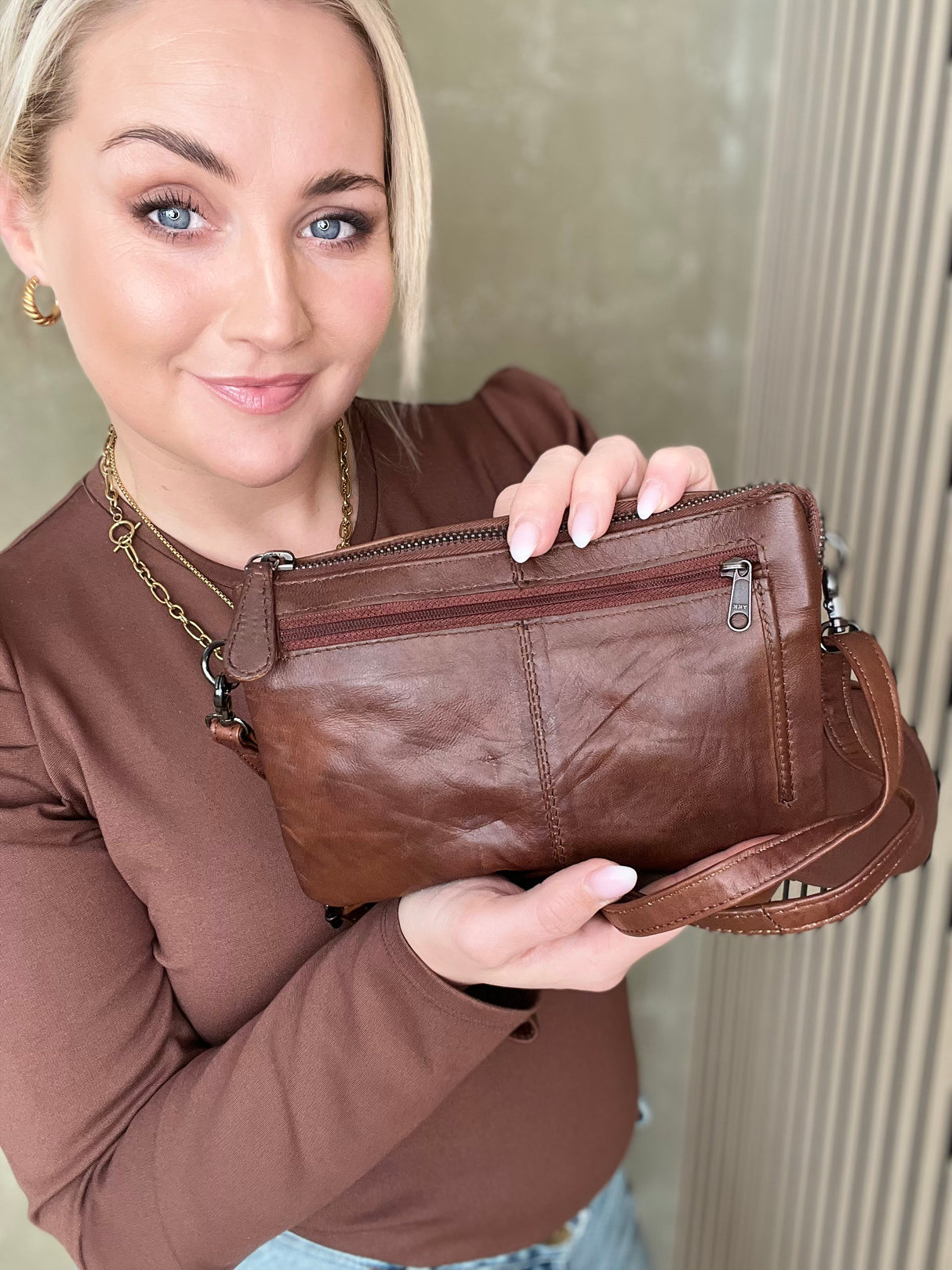 Crossbody taska með mörgum hólfum