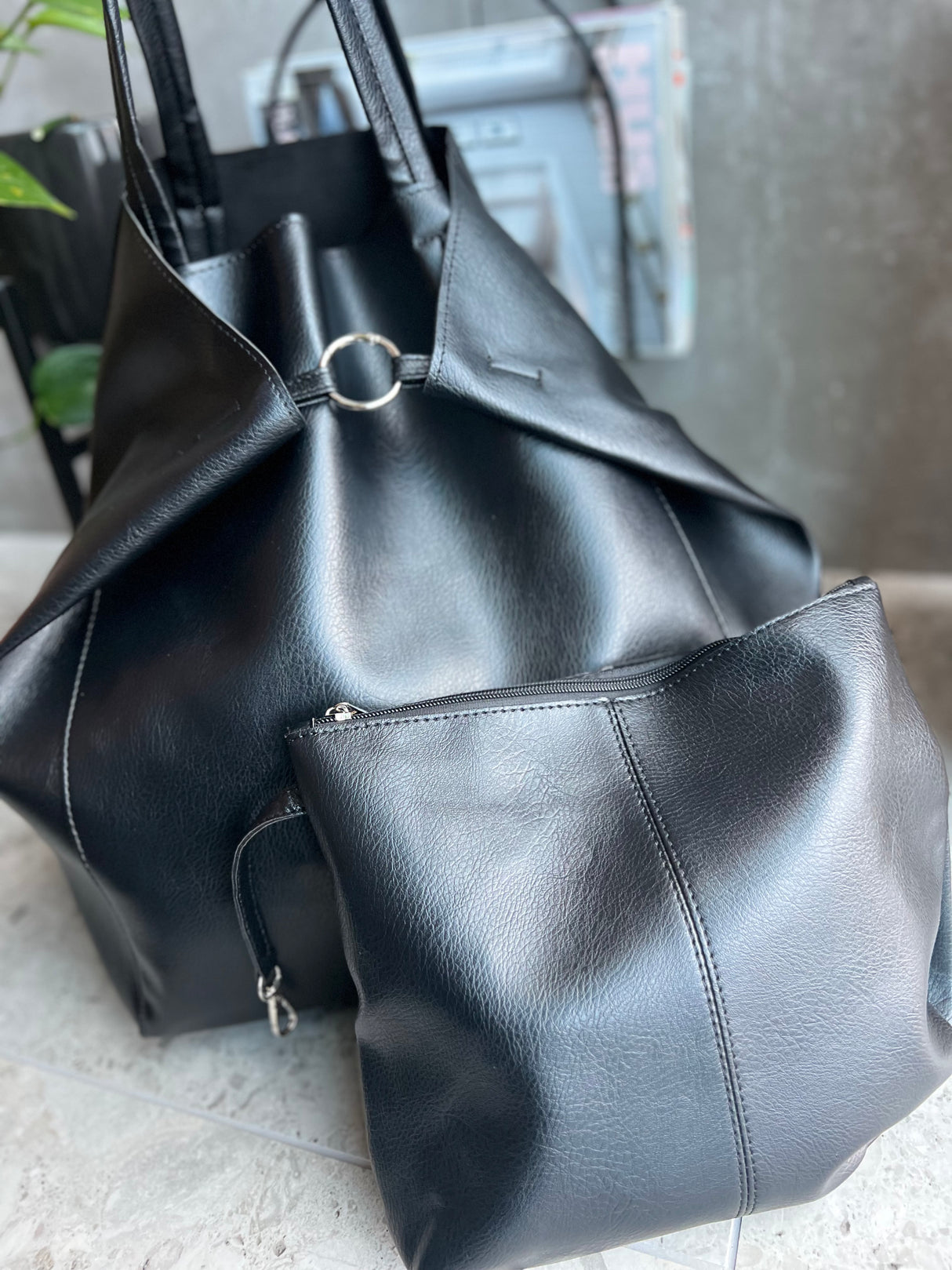 Leðurlíkis taska - Svört