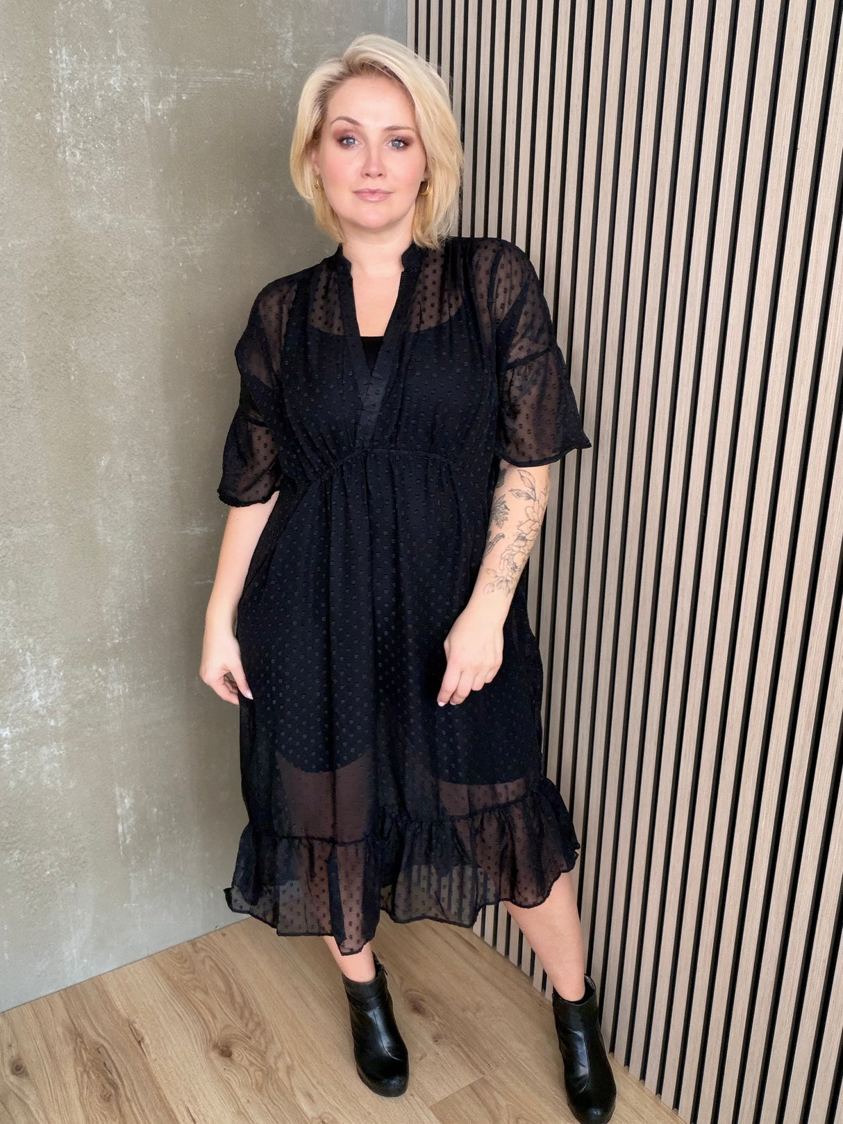 Karolina kjóll doppóttur