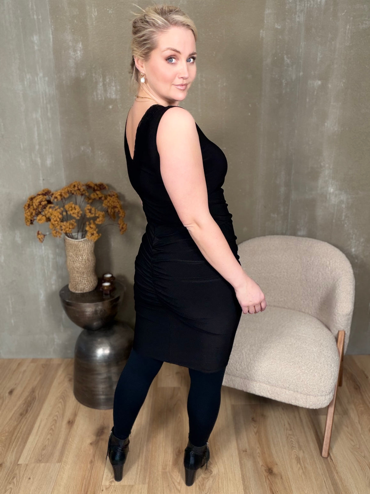 Spjót kjóll sv ermalaus