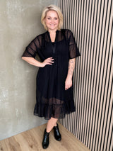 Karolina kjóll doppóttur