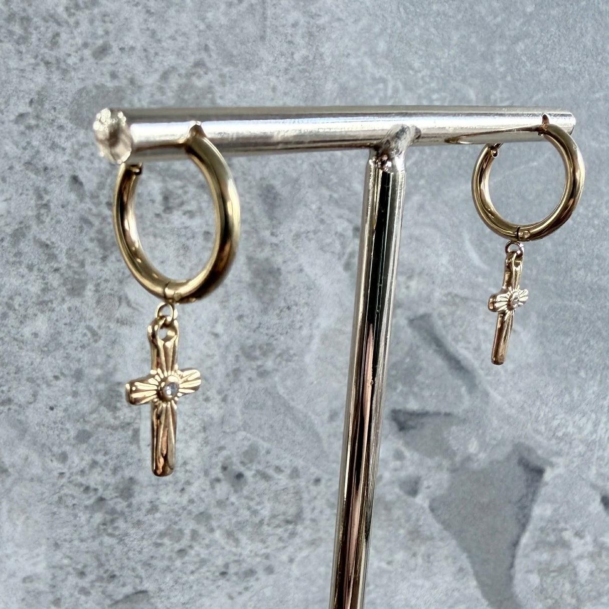 Lokkar með hringlás kross/gylltir