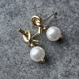 Perlulokkar m. hnút