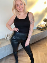 Júlía buxur leðurlíkis svartar