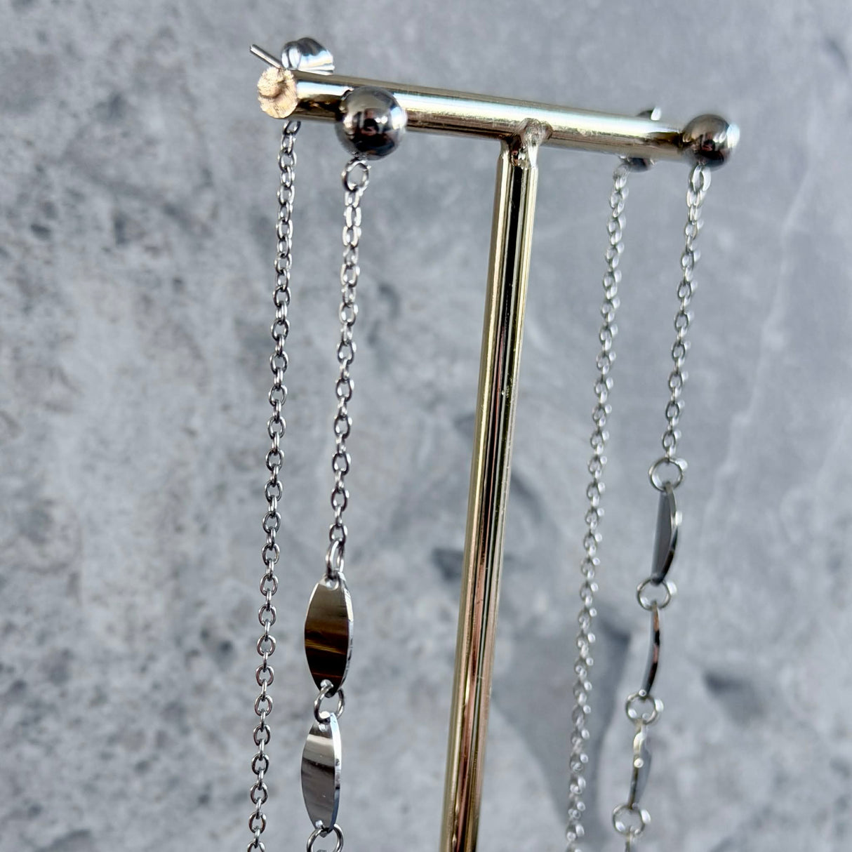 Lokkar með laufum og keðju festingu