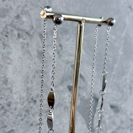 Lokkar með laufum og keðju festingu