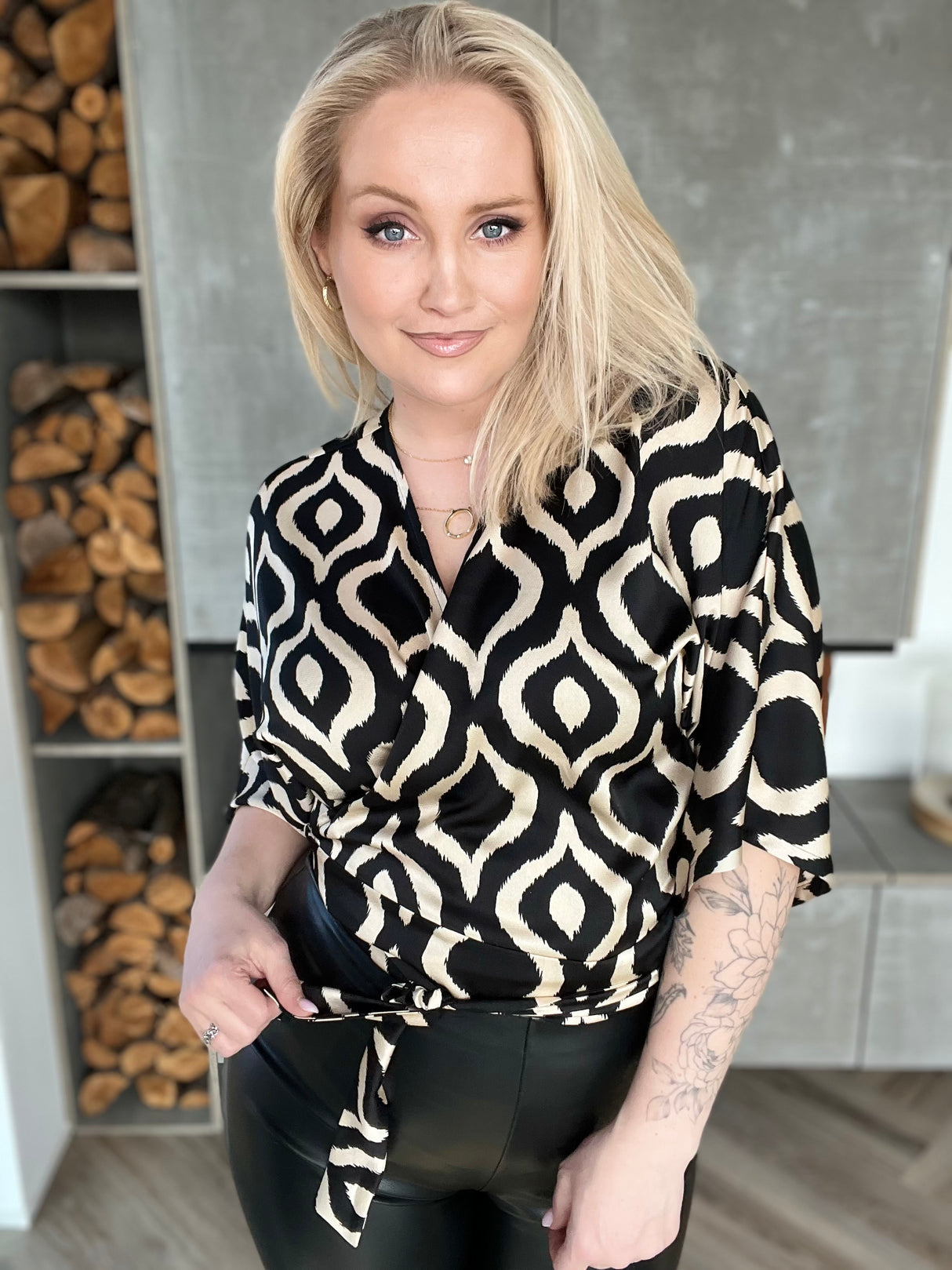 Dögg wrap satin toppur