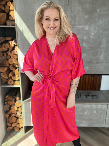 Dögg wrap satin kjóll