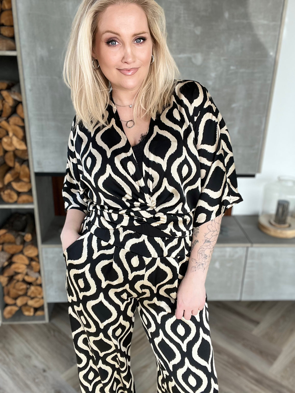 Dögg wrap satin toppur