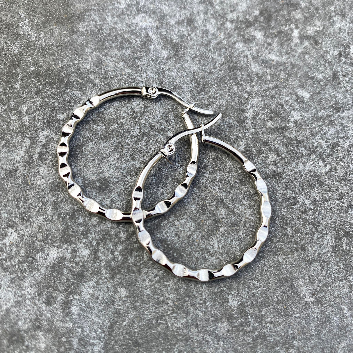 Krista lokkar hringir silfur hamraðir