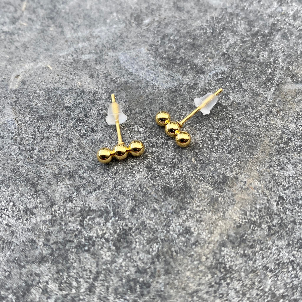 Krista lokkar litlir með þremur kúlum