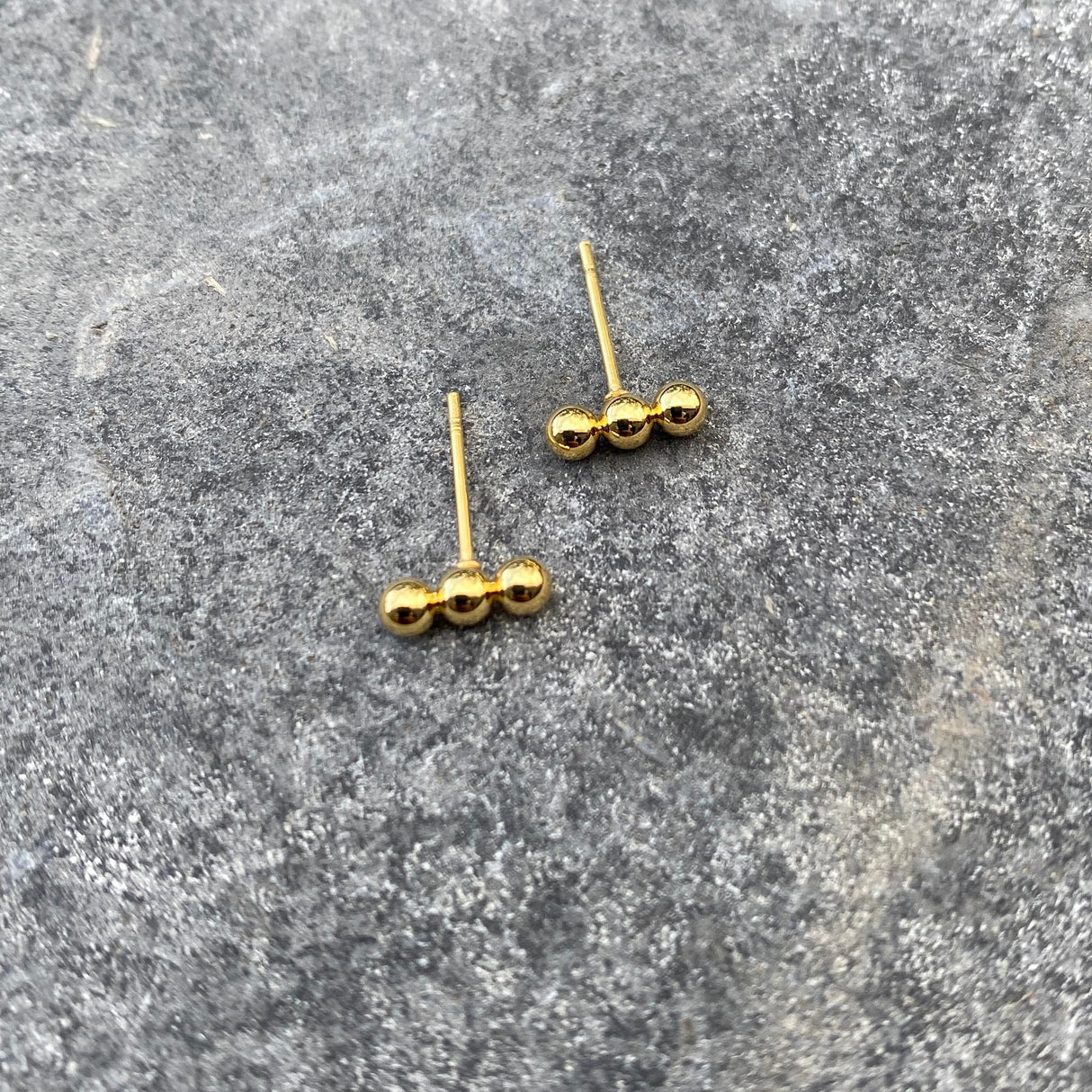 Krista lokkar litlir með þremur kúlum