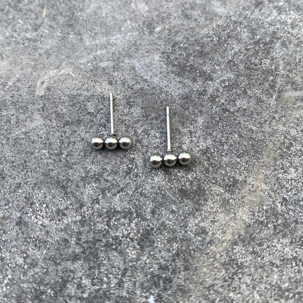 Krista lokkar litlir með þremur kúlum