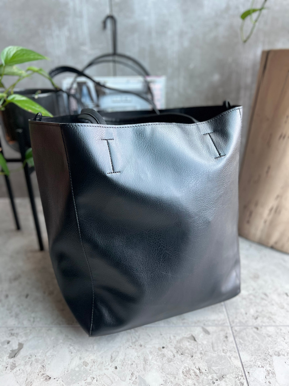 Leðurlíkis taska - Svört