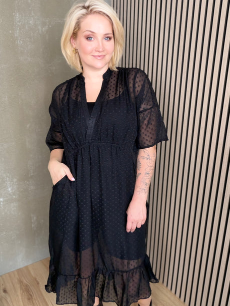 Karolina kjóll doppóttur