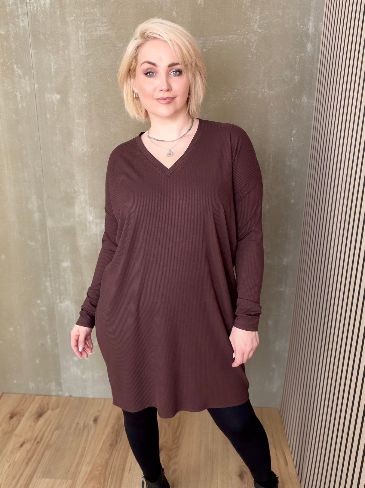 Brim kjóll V-hálsmál bambus