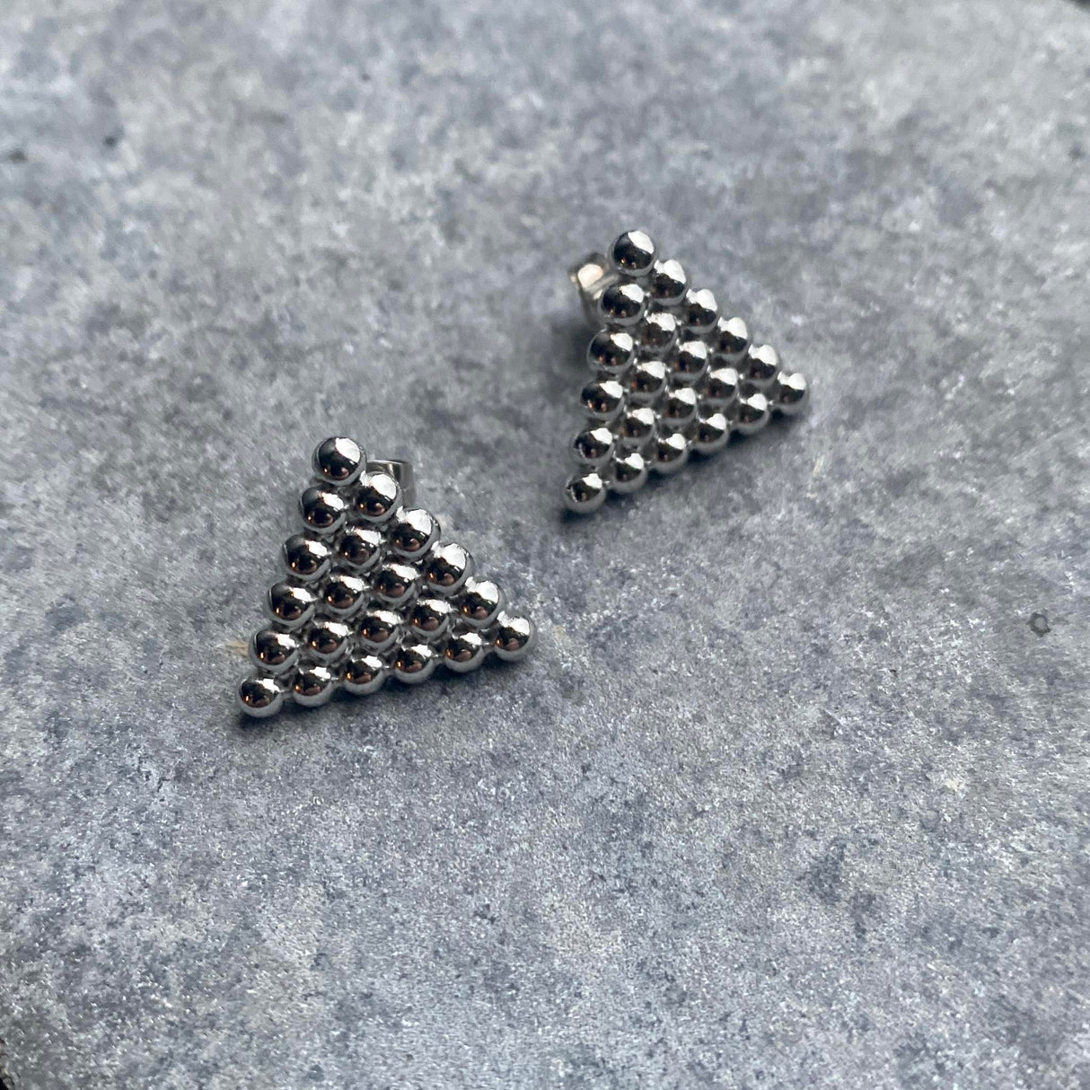 Lokkar þríhyrndir doppu 1,8cm í þvermál