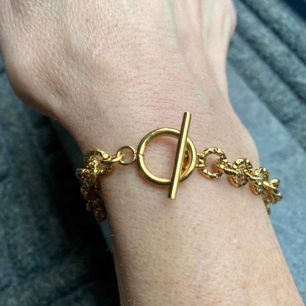 Armband dömu með hringlás