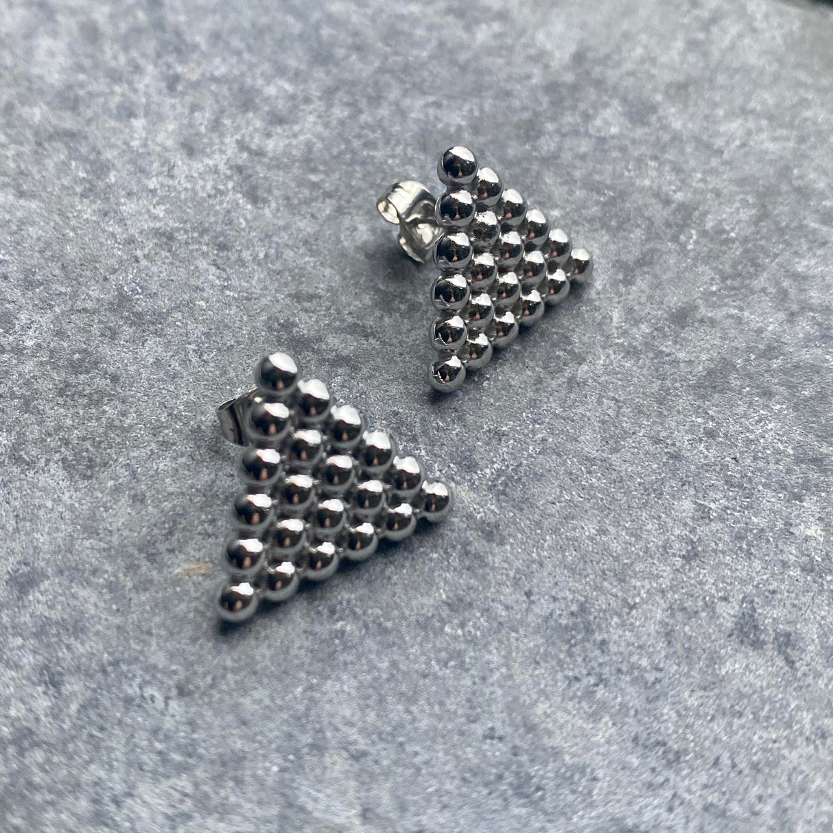 Lokkar þríhyrndir doppu 1,8cm í þvermál