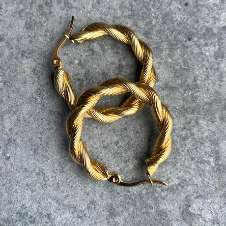 Lokkar snúnir kaðlar 3cm í þvermál.