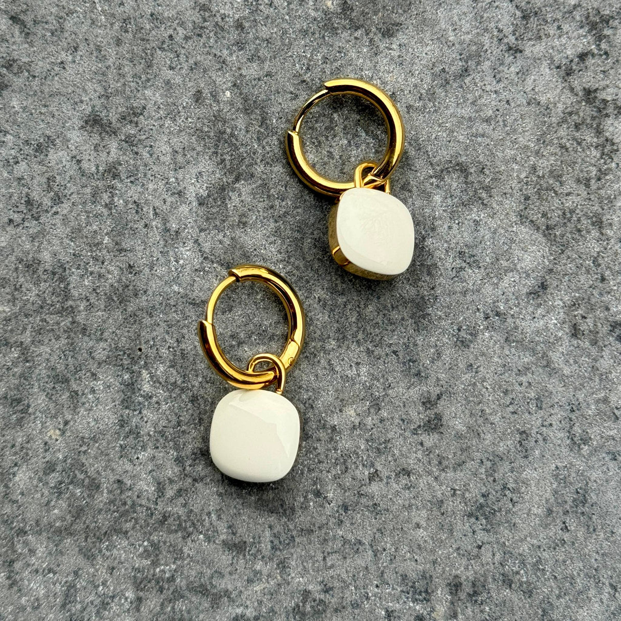 Krista- Dangle lokkar með enamel stein kassa, Gull