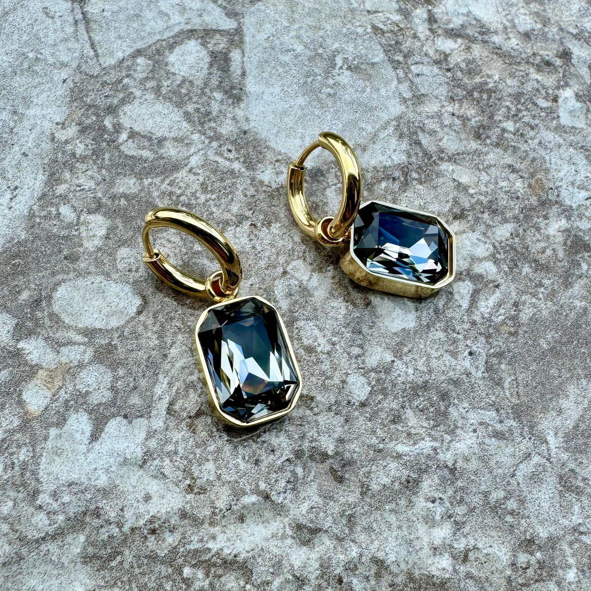 Dangle Kristalslokkar með hringlás