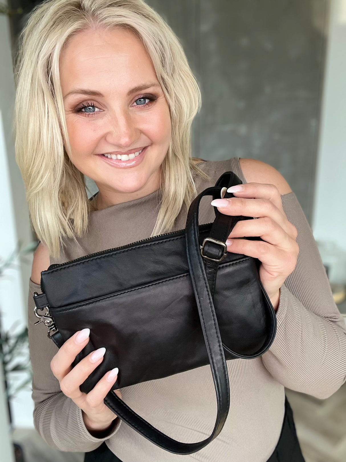 Crossbody taska með mörgum hólfum