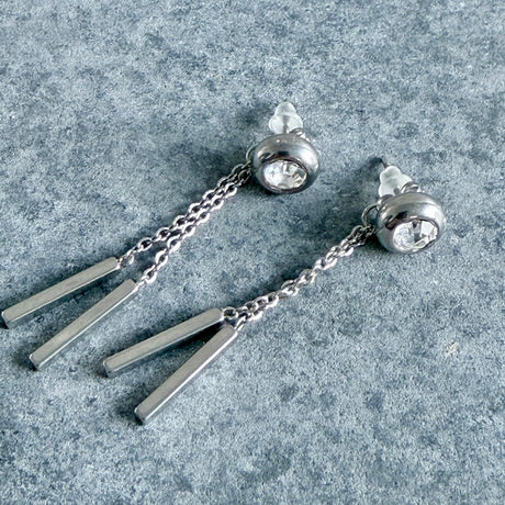 Lokkar með keðju og semelíustein